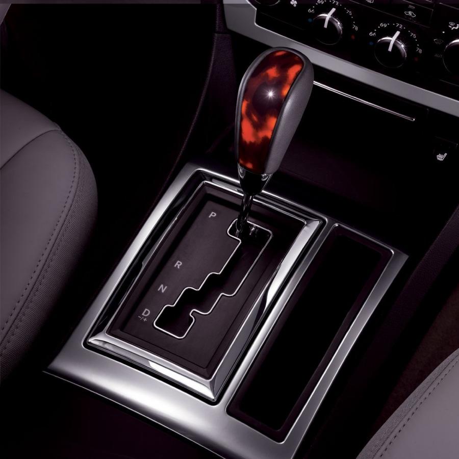 Детали интерьера Chrysler 300C (LX) 2005 года  (фото 39 из 120)
